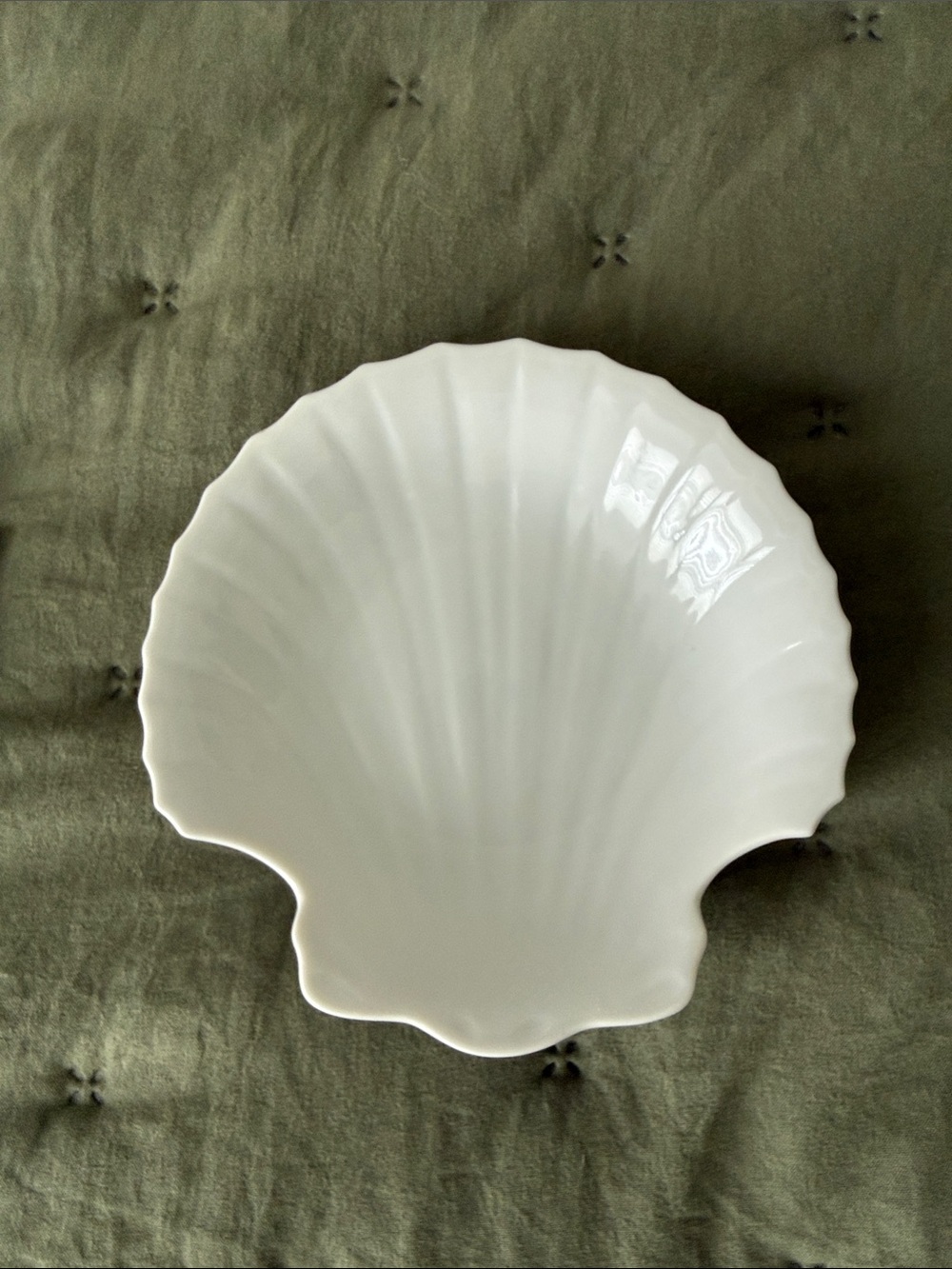 Wessco for Dunfey Hotels Scalloped Ceramic  vintage hotelware shell  trinket